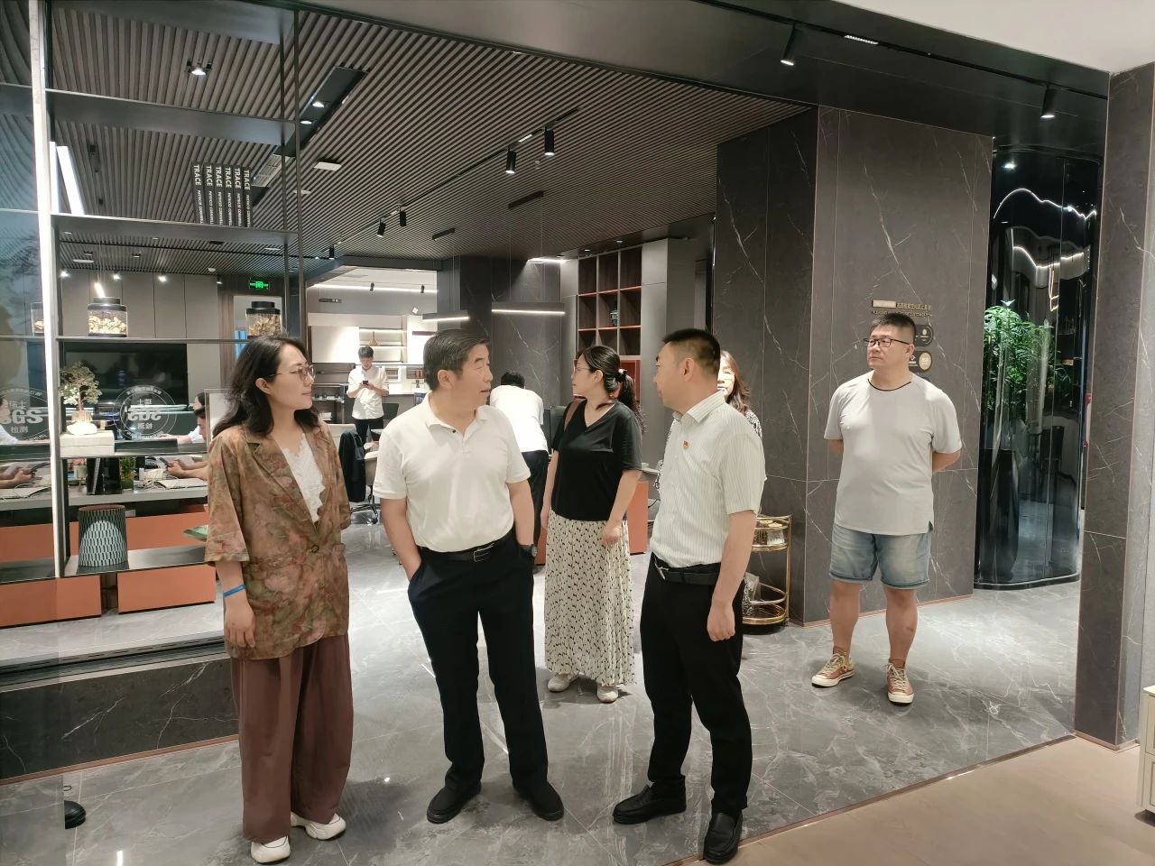 建筑学院领导访问1.jpg